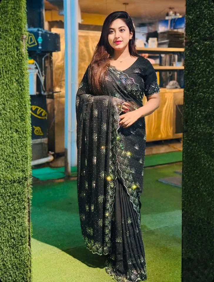 হেয়াট গোল্ড ফেব্রিক প্রিমিয়াম শাড়ি