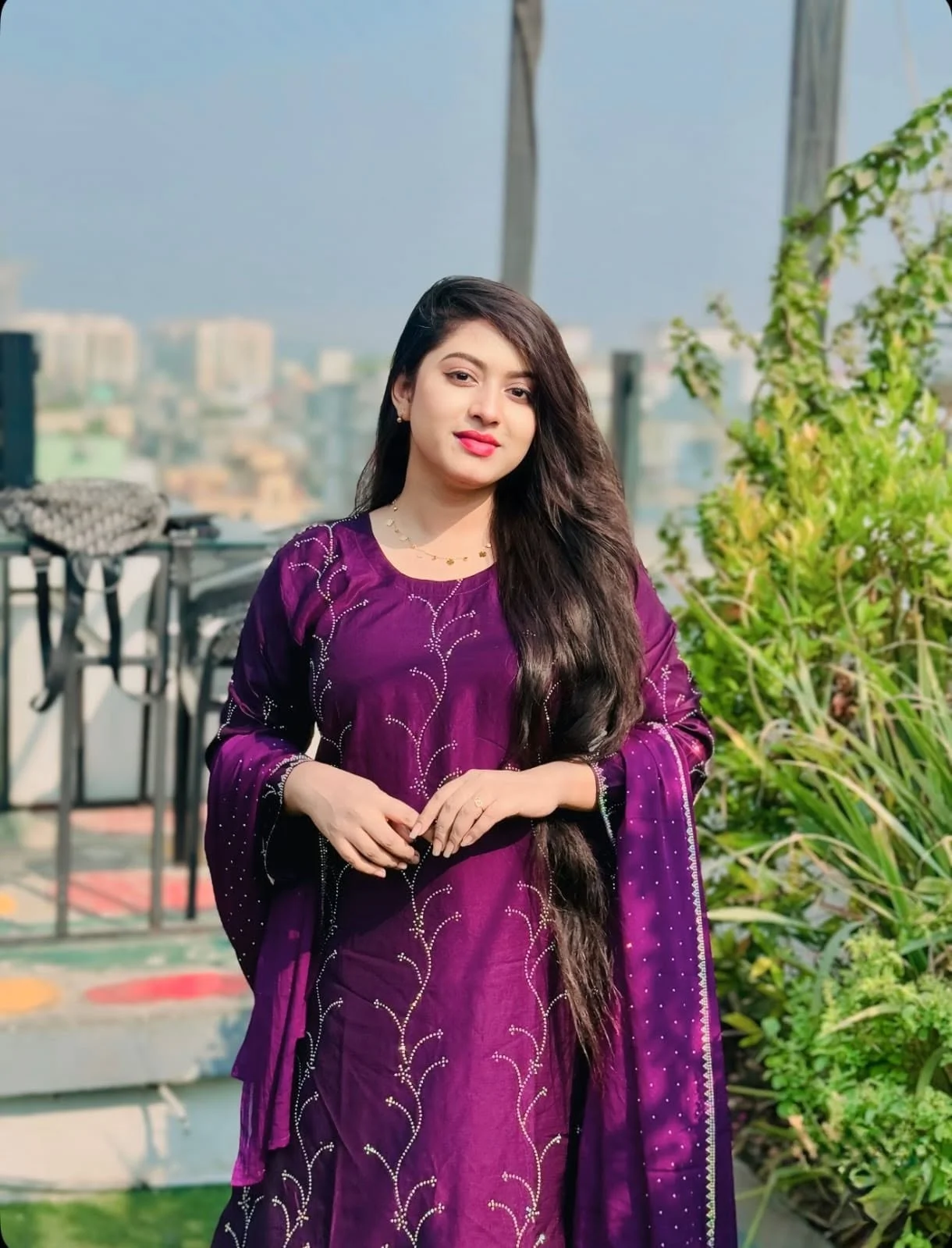 সম্পূর্ণ বডিতে আর ওড়নাতে MC স্টোন মাল্টি Color 