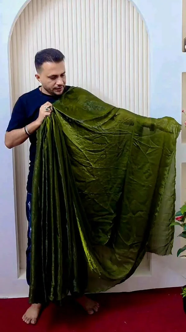 ইন্ডিয়ান ফ্রেন্ডি সিল্ক কাপড়ের শাড়ি
